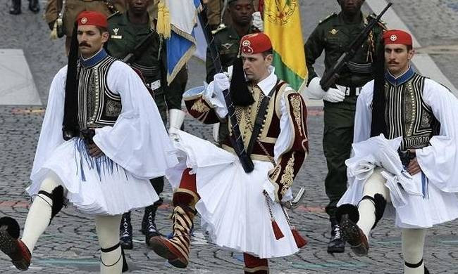 Οι Εύζωνες θα ταξιδέψουν στην Αυστραλία-Καλεσμένοι Ελληνοαυστραλού πολιτικού